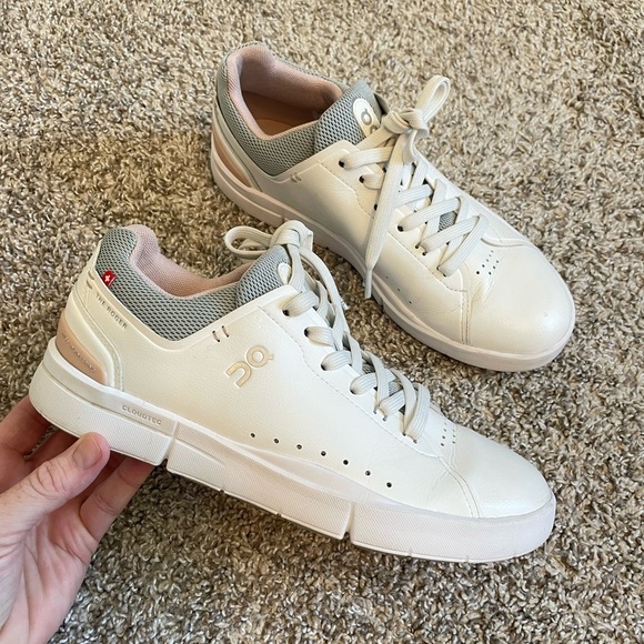 On Running Shoes - Sold On Running THE ROGER Advantage. Women’s Size 7.5 white